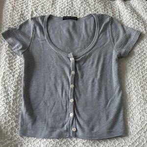 Brandy Melville Gray and White Fitted Crop Button Down Shirt
